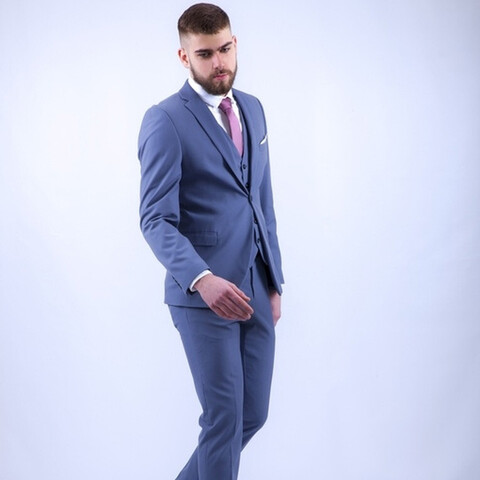 Прокат мужского костюма светло-серого цвета