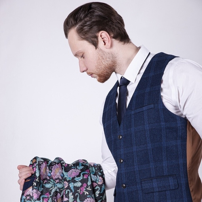 Аренда мужского костюма в крупную темно-синюю клетку