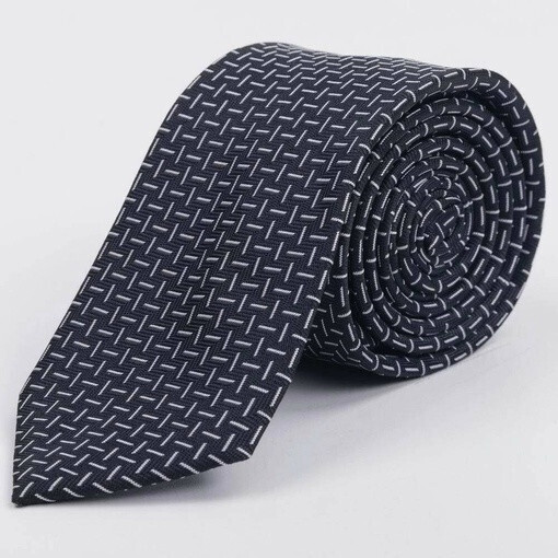 Арендовать черный галстук с белыми непересекающимися узорами для мужского костюма