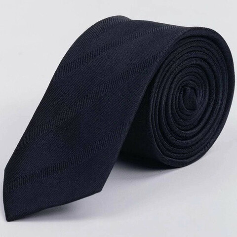 Аренда черного галстука в полоску с текстурой для мужского костюма