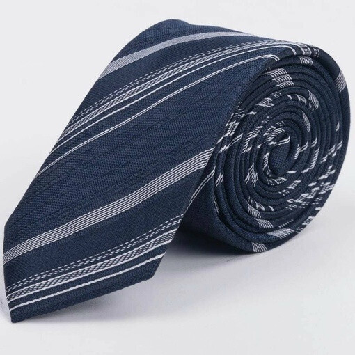 Аренда синего галстука в белую мульти полосу для мужских костюмов